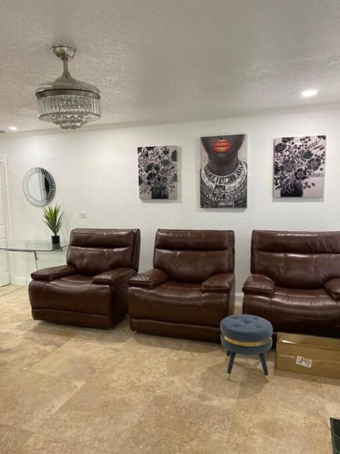 Beautiful 2 Bed 2 Bath with pool in Sunrise, FL House in Lauderhill