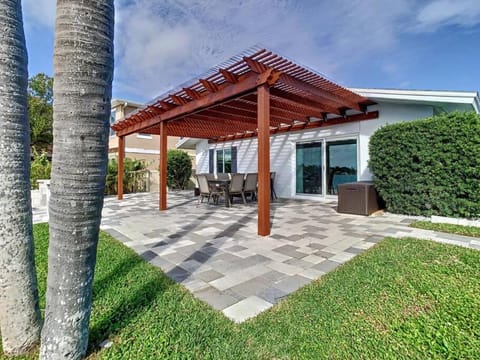 Magical Sunset waterfront view, renovated 3bd 2bth Casa in Indian Rocks Beach