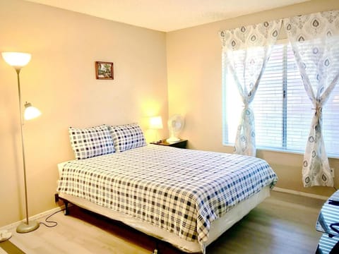 Independent bedroom with private bathroom#2 Bed and Breakfast in North Las Vegas