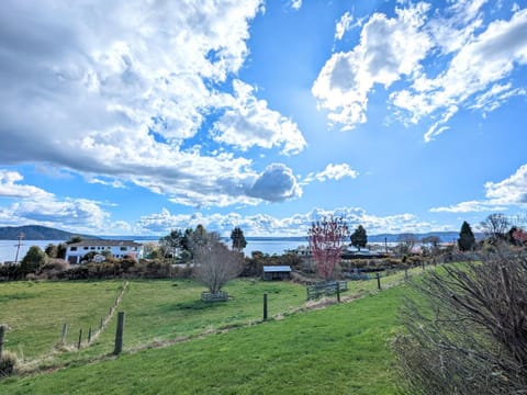 Luxury Lake View farm stay with spa pool House in Rotorua