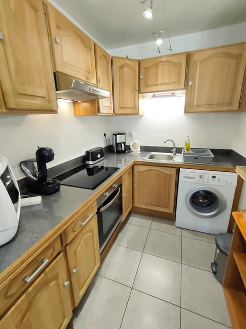 Coffee/tea facilities, Kitchen or kitchenette, minibar, stove, toaster