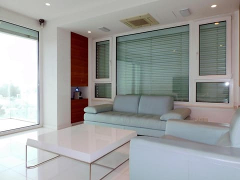 Modern seafront apartment Condo in Germasogeia