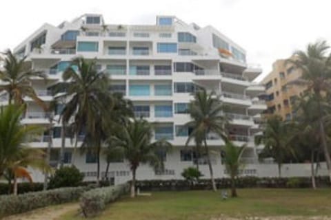 Apartamento de 3 pisos frente al mar zona norte Apartment in La Boquilla