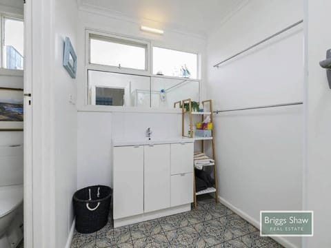 BLAIRGOWRIE BY THE SEA..location location location House in Melbourne Road