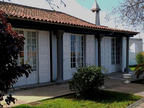 Property building, Day, Garden, Garden view