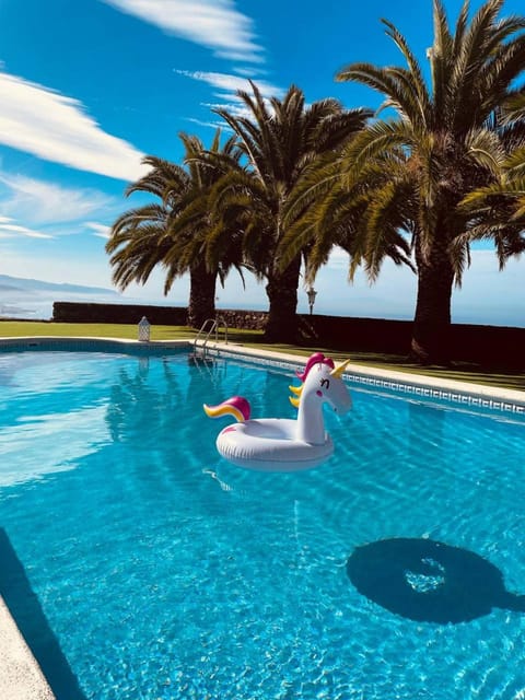 Day, Natural landscape, Pool view, Sea view, Swimming pool, sunbed