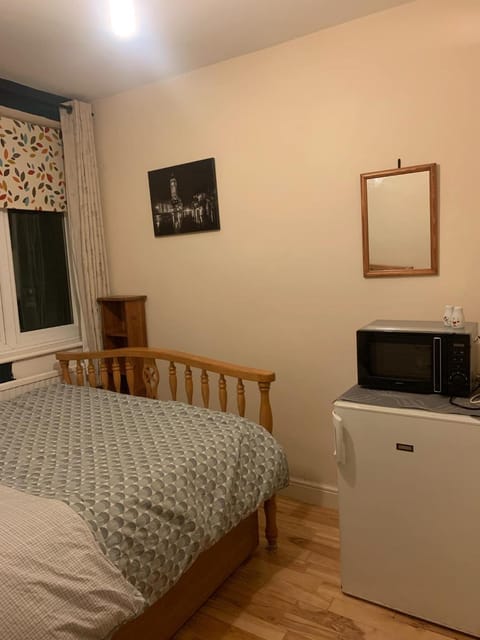 Private Lovely double bedroom Vacation rental in High Wycombe