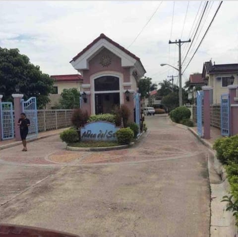 Cebu 2 Bedrooms House -WIFI House in Lapu-Lapu City