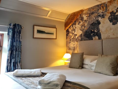 Property building, Bed, Bedroom