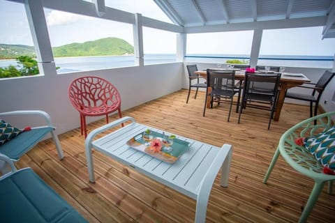 Vwe moun Bay Apartment in Deshaies