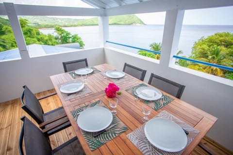 Vwe moun Bay Apartment in Deshaies