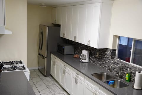 Be Our Guest-Shared Home DR Vacation rental in Palmdale