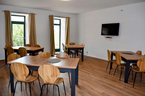 Neu renoviert: 11 Zimmer mit großer Wohnküche, mitten in der Natur Apartment in Mecklenburgische Seenplatte