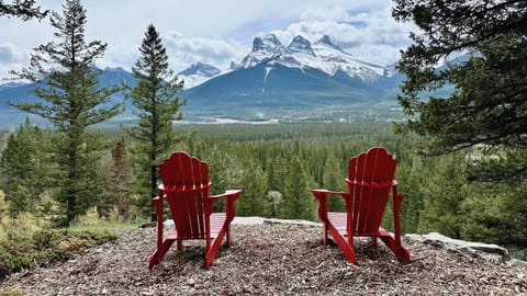 Nearby landmark, Natural landscape, Mountain view