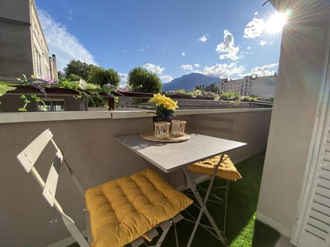 Le Bourget, Grand appartement proche du centre Apartment in Grenoble