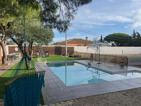 La Marciana - piscina pista tenis futbol y baloncesto privado - Bungalow externo independiente House in Chiclana de la Frontera