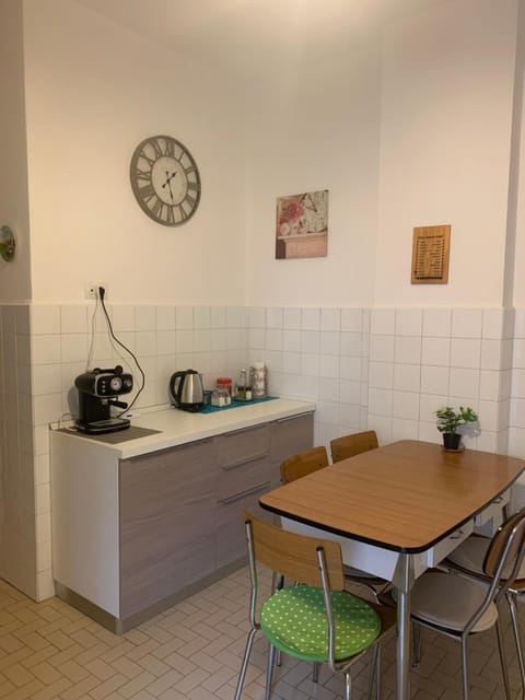 Coffee/tea facilities, Dining area