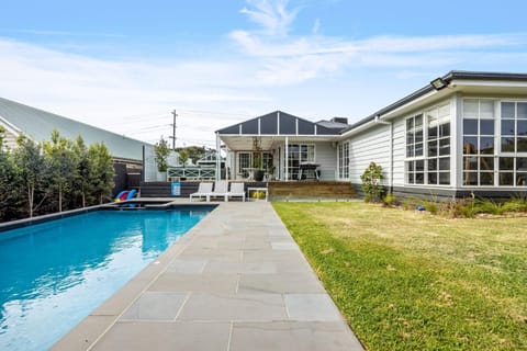Blairgowrie Coastal Charm House in Melbourne Road