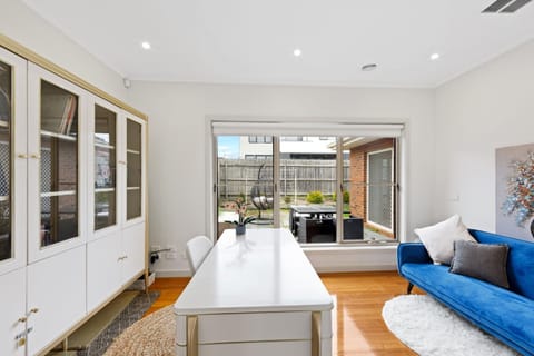 Stylish 3BR Townhouse near Chadstone MEL Villa in City of Monash