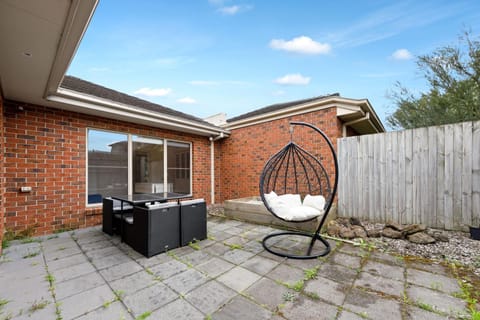 Stylish 3BR Townhouse near Chadstone MEL Villa in City of Monash