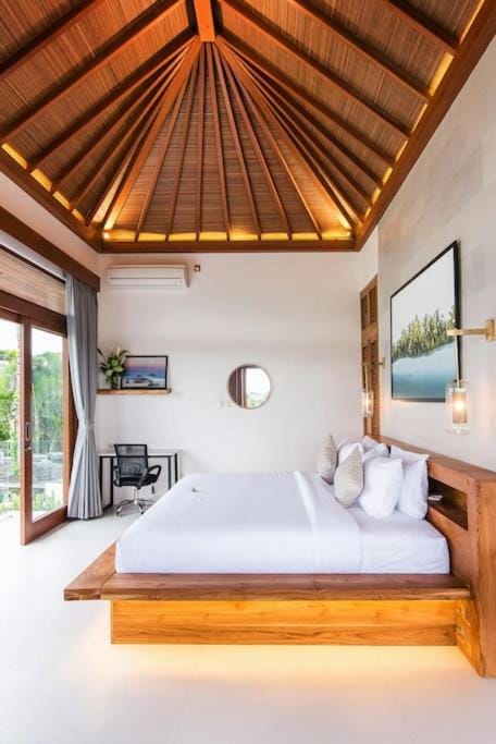 New 4 bedroom ocean & ricefield view villa Cemagi Chalet in Kediri