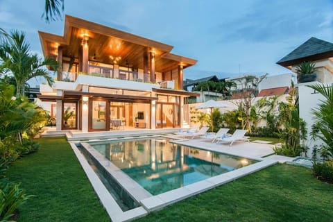 New 4 bedroom ocean & ricefield view villa Cemagi Chalet in Kediri