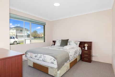 Our Beach House- Busselton House in Busselton