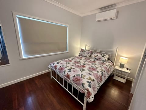 Jacaranda Cottage House in Busselton