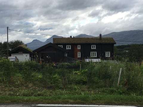 Property building, Day
