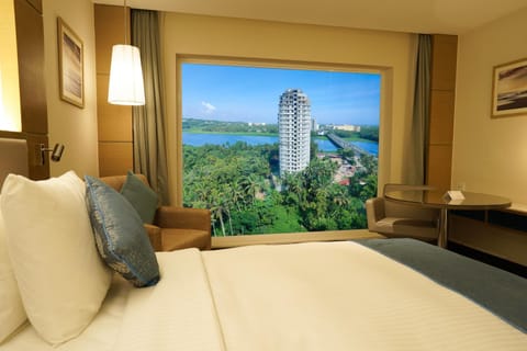 Bedroom, Lake view