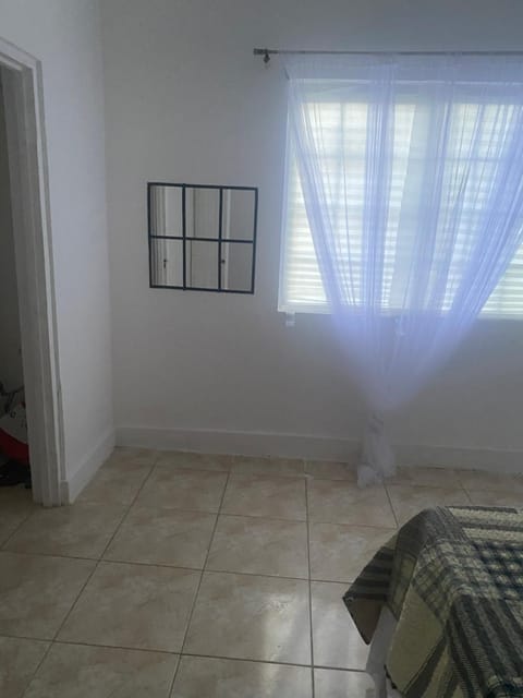 3-Bed House in Montego Bay 10 min from airport House in Montego Bay