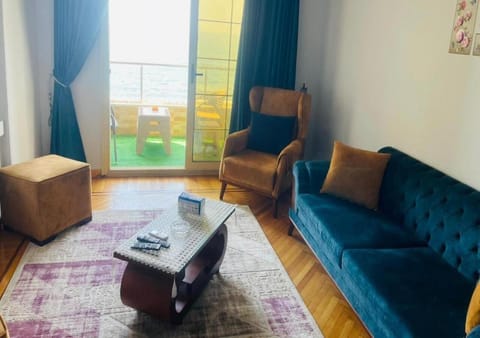 Furnished apartment, great view, directly on the sea Wohnung in Alexandria
