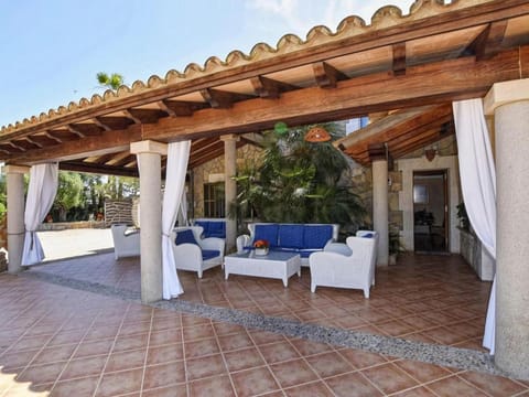 Luxurious villa perfect for large families and only 2km from the beach Moradia in Pla de Mallorca