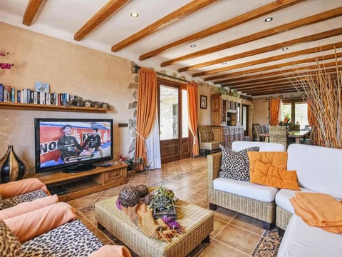 Luxurious villa perfect for large families and only 2km from the beach Moradia in Pla de Mallorca