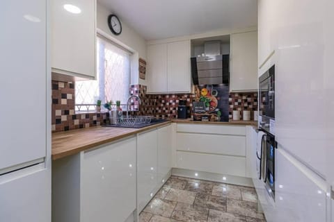 Lovely Two Bed at Tanglewood Copropriété in Uxbridge