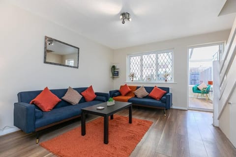 Lovely Two Bed at Tanglewood Copropriété in Uxbridge