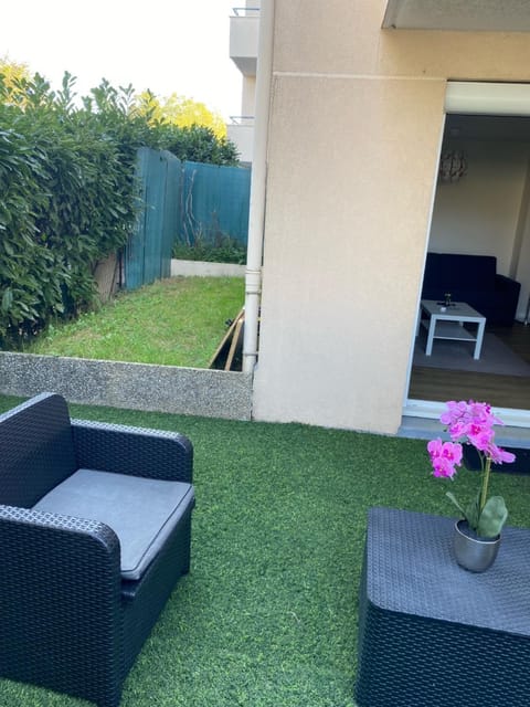 Patio, Spring, Day, Garden view