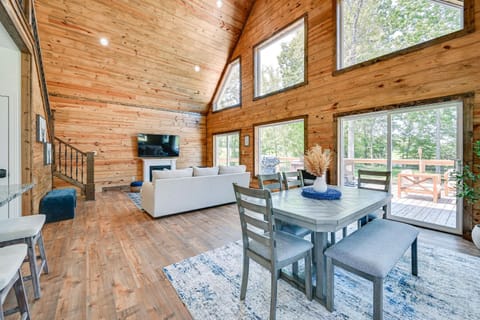 Stunning Home Near Nolin Lake Hot Tub and Fire Pit! Maison in Nolin Lake