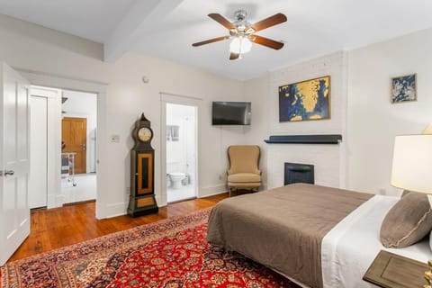 Stunning 2BD luxury apt perfect NOLA location Apartment in Warehouse District