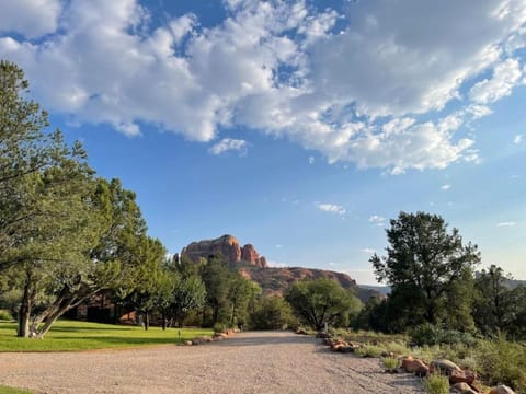 Walk to Cathedral Rock and Oak Creek in minutes House in Sedona