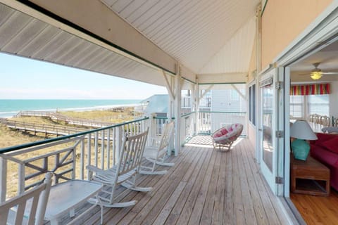 LegaSea Beach House Casa in Carolina Beach