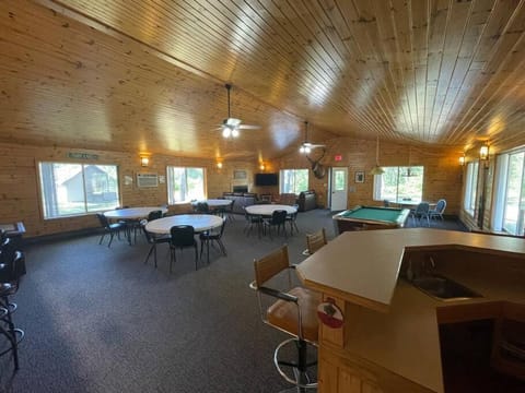 Hideaway Lodge: Big Elk Lodge 8bd/8bth, sleeps 36 House in Indian River