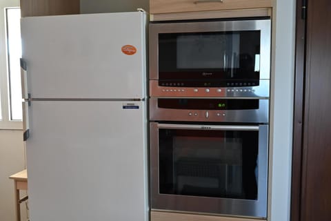 Kitchen or kitchenette, oven