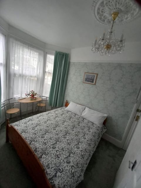 Mari London room for holiday Bed and Breakfast in Ilford
