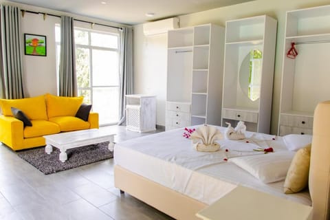 Modern 8 bedroom coastal villa by casa nostra Villa in Malindi