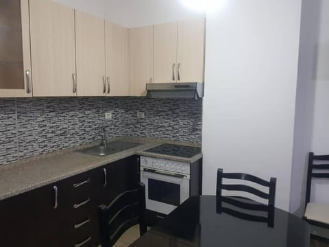 Kitchen or kitchenette, Dining area, pet friendly, stove