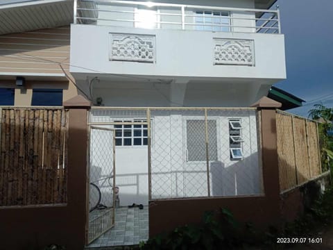 Baladad Transient House budget room A Vacation rental in La Union