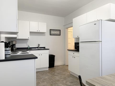 Two Condos l Two Kitchens l Sleeps 7 l 3 Bedrooms Condo in Moose Jaw