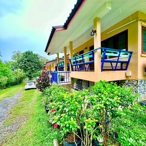 Chamil House (ชามิล เฮ้าส์) Bed and Breakfast in Mai Khao