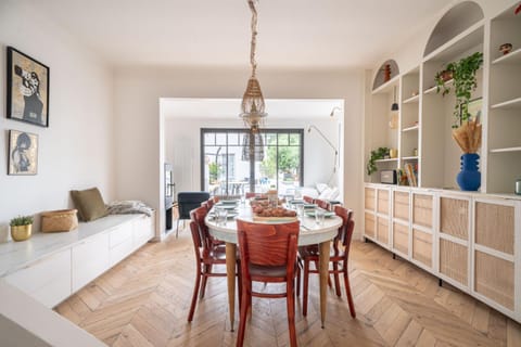 Living room, Dining area, Meals